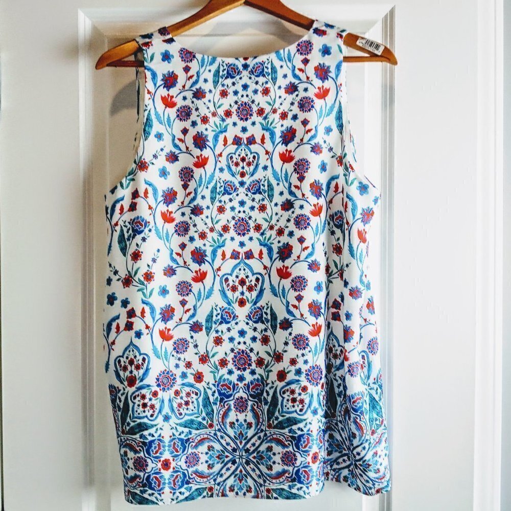 Adrienne Vittadini Floral V-Neck Sleeveless Top - Picture 2 of 4